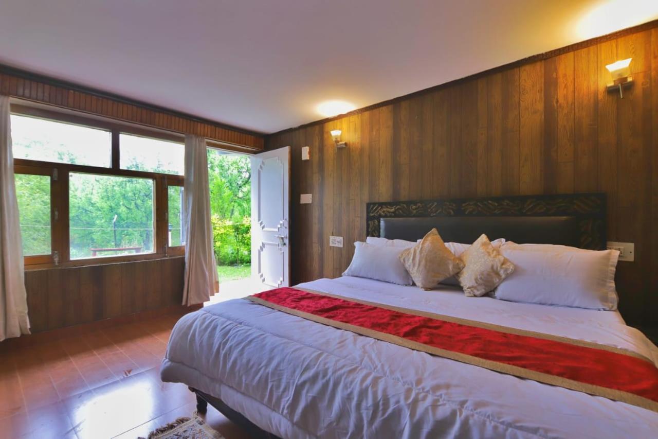 Villa Grey Moustache 4Bhk Manāli Exterior foto