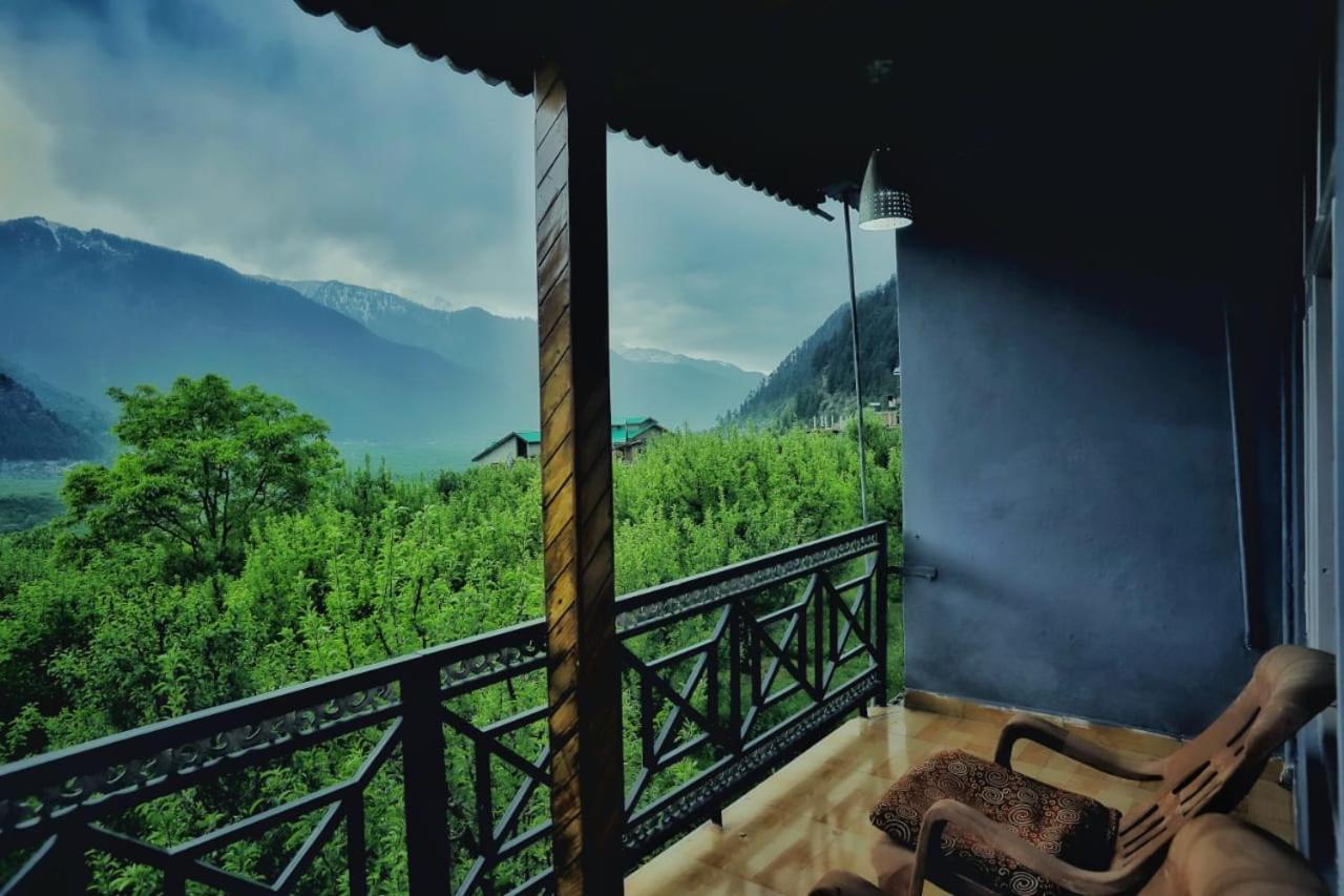 Villa Grey Moustache 4Bhk Manāli Exterior foto