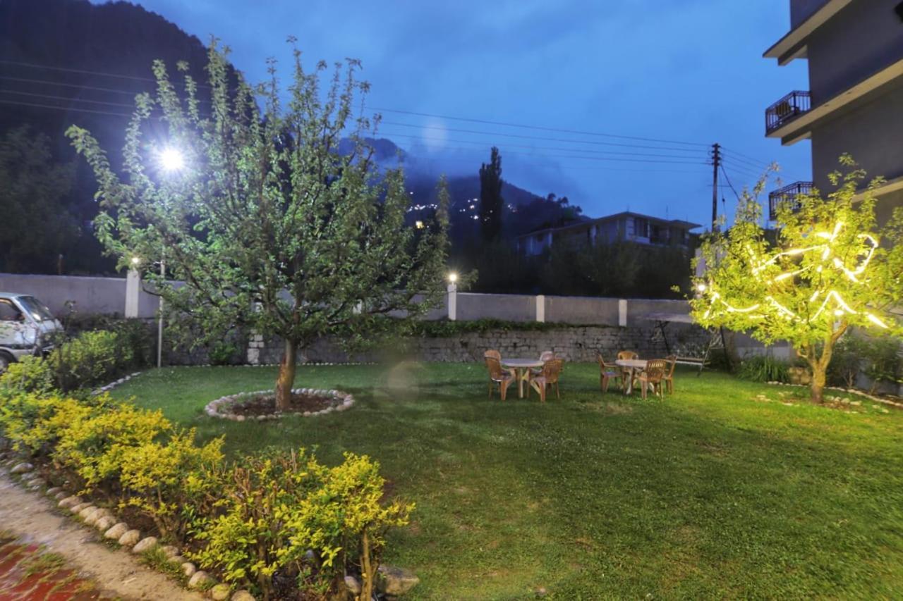 Villa Grey Moustache 4Bhk Manāli Exterior foto