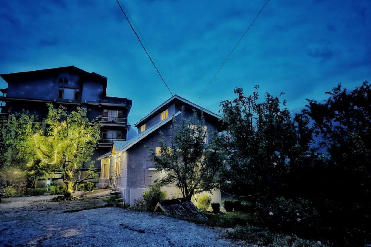 Villa Grey Moustache 4Bhk Manāli Exterior foto