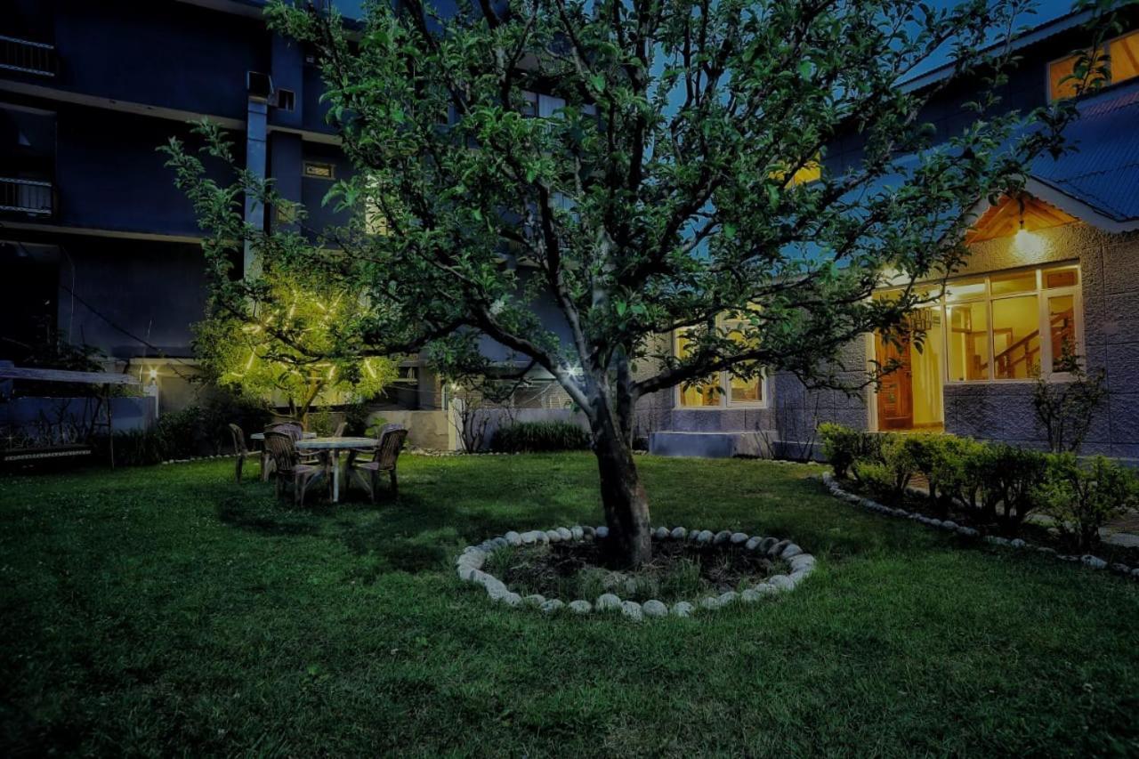 Villa Grey Moustache 4Bhk Manāli Exterior foto
